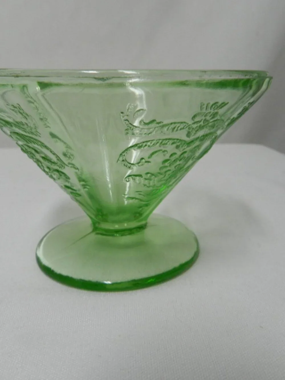 Federal Glass Madrid Vintage Depression Green Cone Shaped Footed bowl Set 4